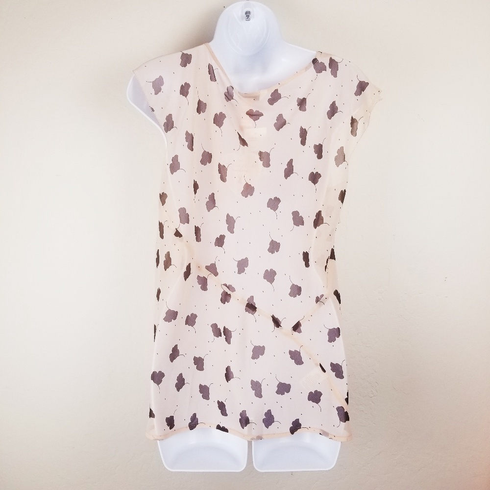 NWT CAbi Ruffle Top 981 Blouse Short Sleeve Cream - Picture 3 of 6